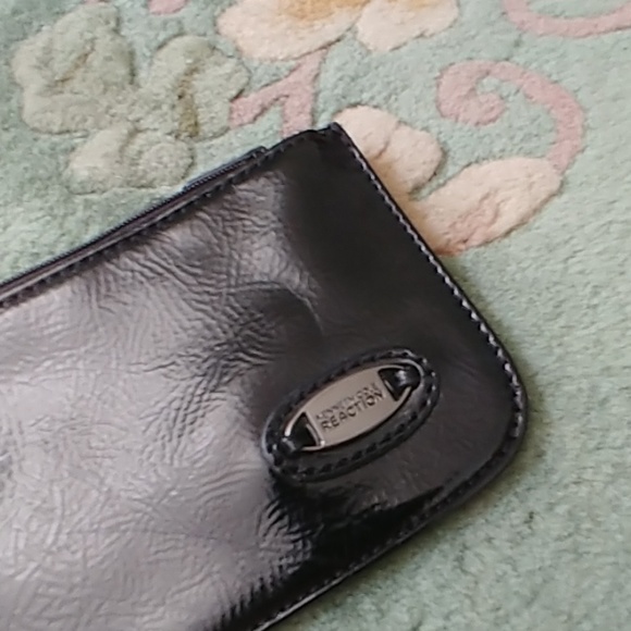 Kenneth Cole change purse with clip - Picture 3 of 4
